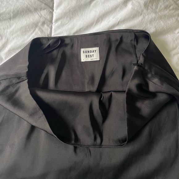 Aritzia skirt size 6 - Picture 4 of 4